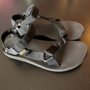Woman’sTeva Black Universal Adjustable Strap Sandals